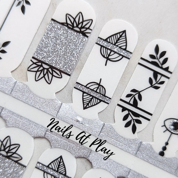 5 for $15 Nail Wraps- Unmistakable (transparent) - Picture 3 of 5